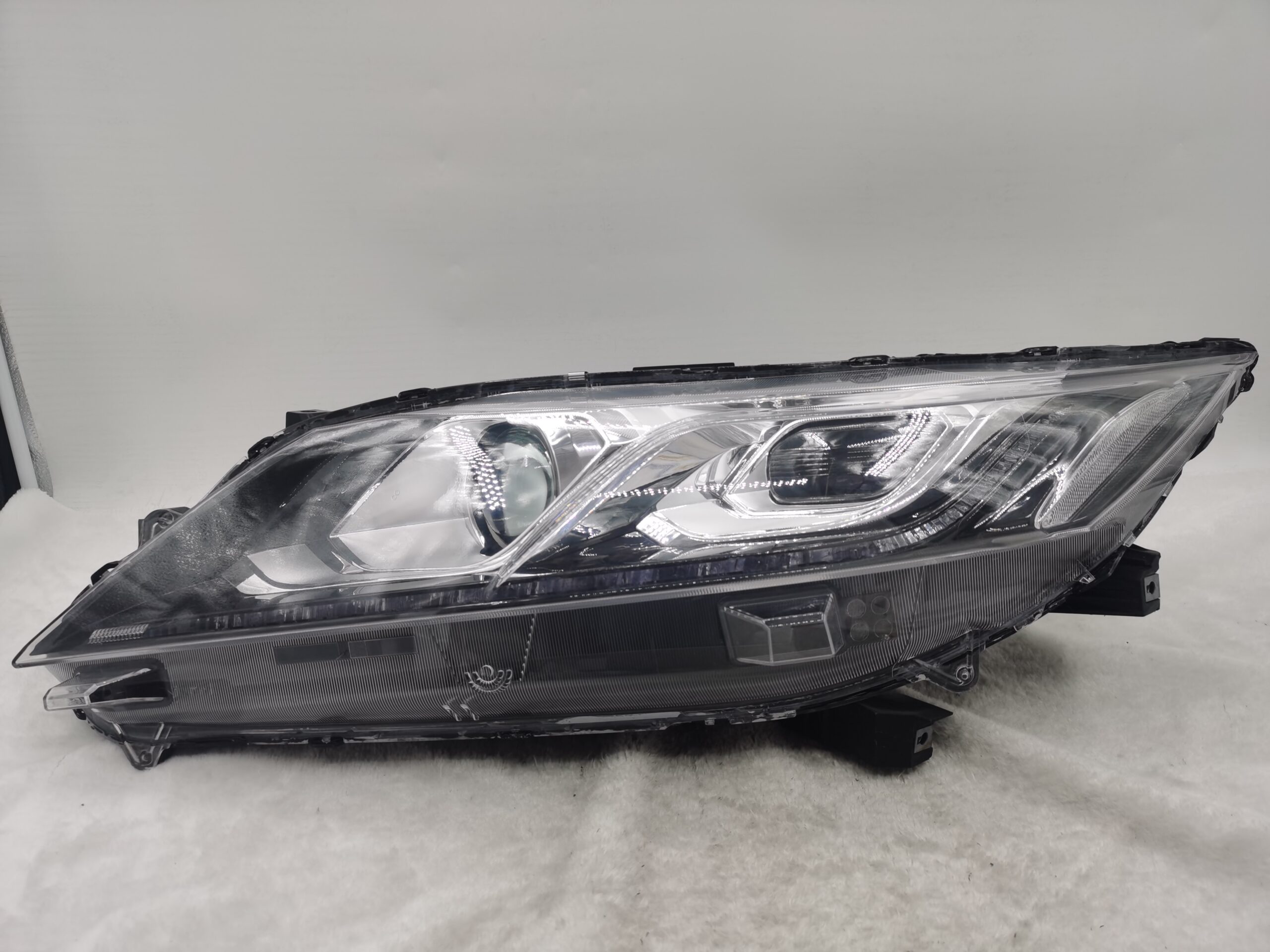 MITSUBISHI ECLIPSE CROSS 2017-2020 HALOGEN L.H.S HEADLIGHT ASSEMBLY