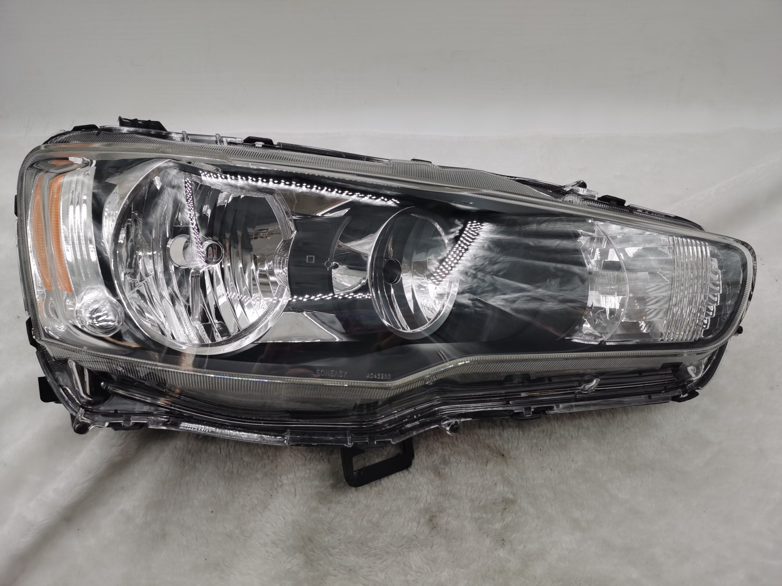 MITSUBISHI LANCER 2008-2018 HALOGEN R.H.S HEADLIGHT ASSEMBLY