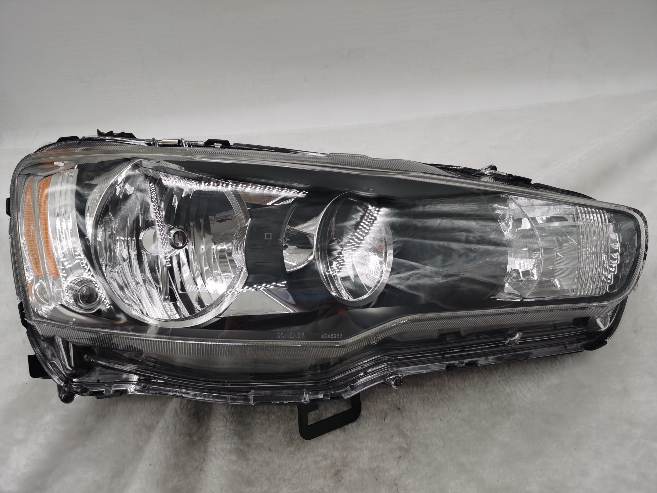 MITSUBISHI LANCER 2008-2018 HALOGEN R.H.S HEADLIGHT ASSEMBLY