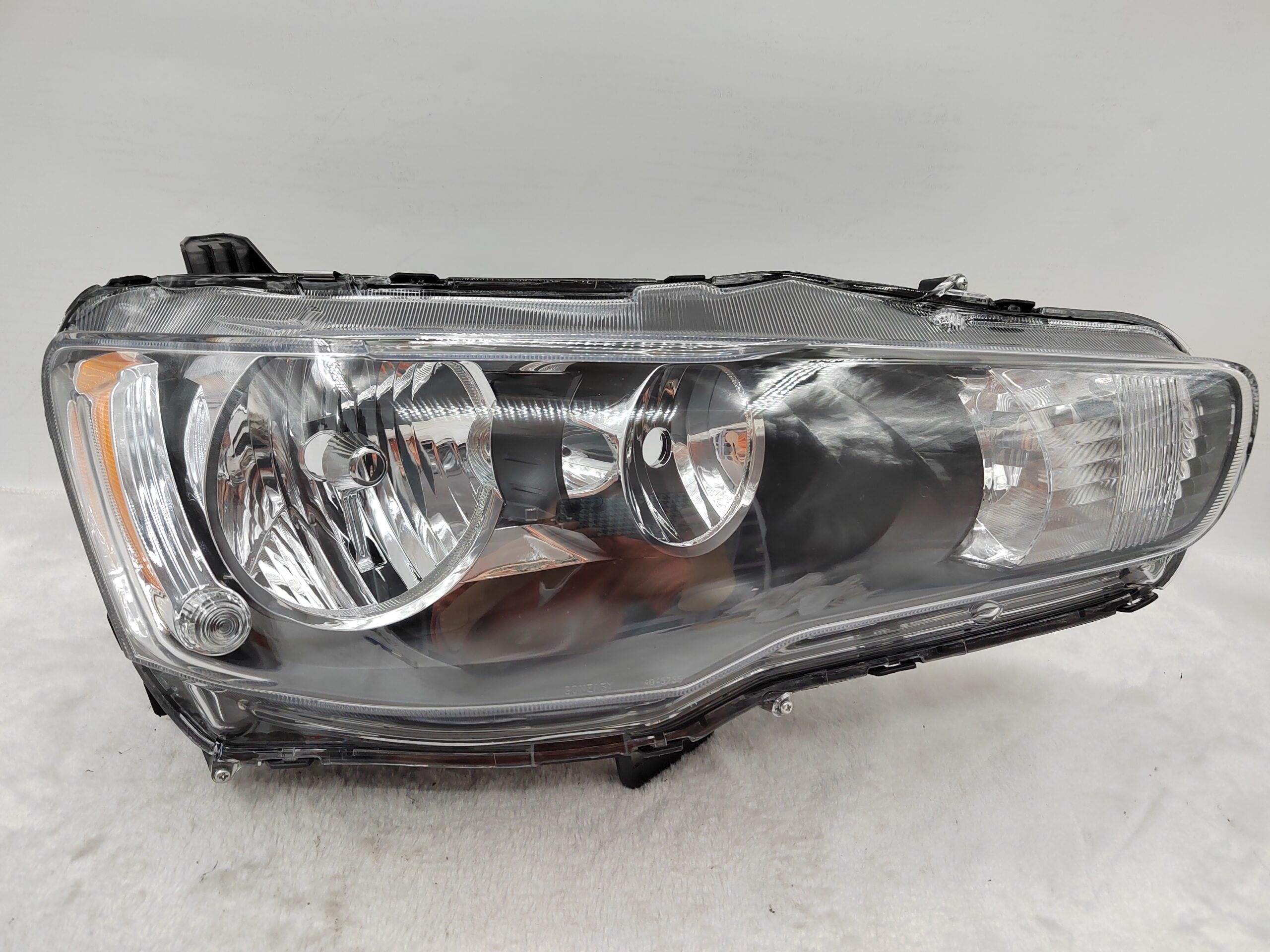 MITSUBISHI LANCER 2008-2018 HALOGEN R.H.S HEADLIGHT ASSEMBLY