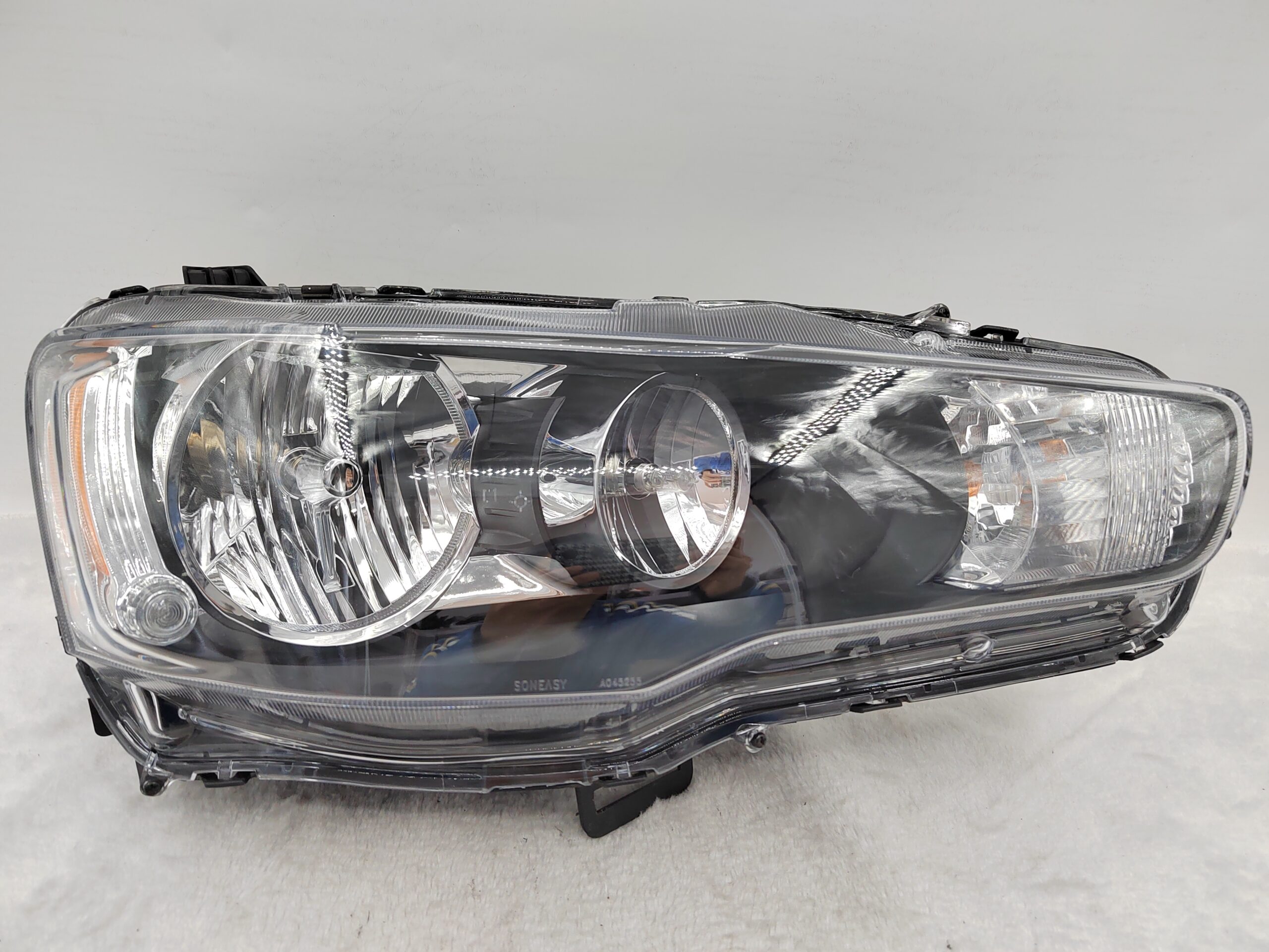 MITSUBISHI LANCER 2008-2018 HALOGEN R.H.S HEADLIGHT ASSEMBLY