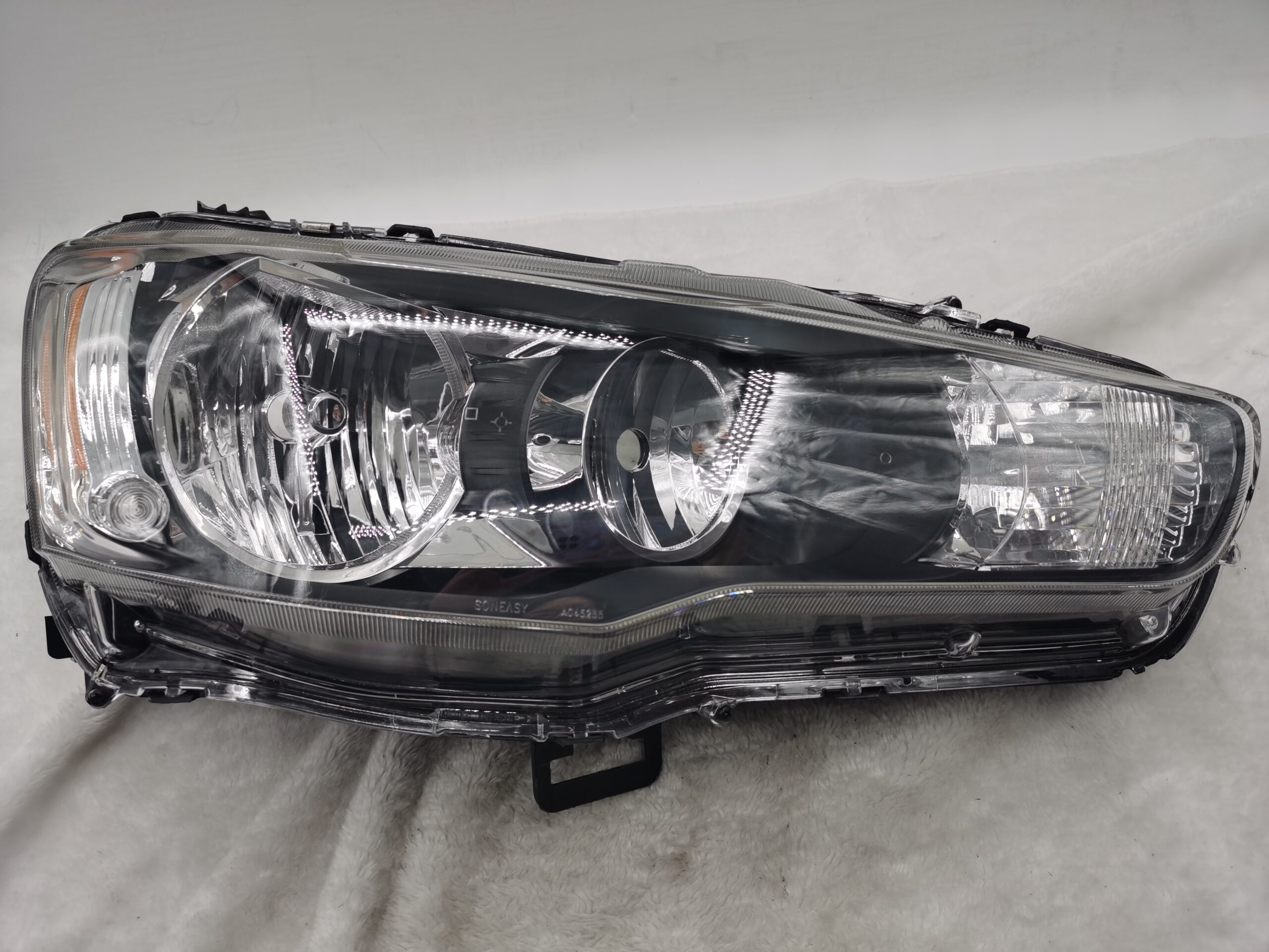 MITSUBISHI LANCER 2008-2018 HALOGEN R.H.S HEADLIGHT ASSEMBLY