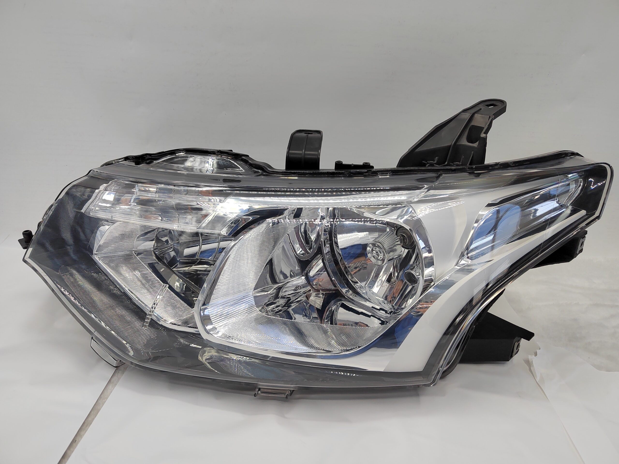 MITSUBISHI OUTLANDER 2013-2015 HALOGEN L.H.S HEADLIGHT ASSEMBLY