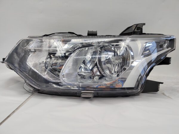 MITSUBISHI OUTLANDER 2013-2015 HALOGEN L.H.S HEADLIGHT ASSEMBLY