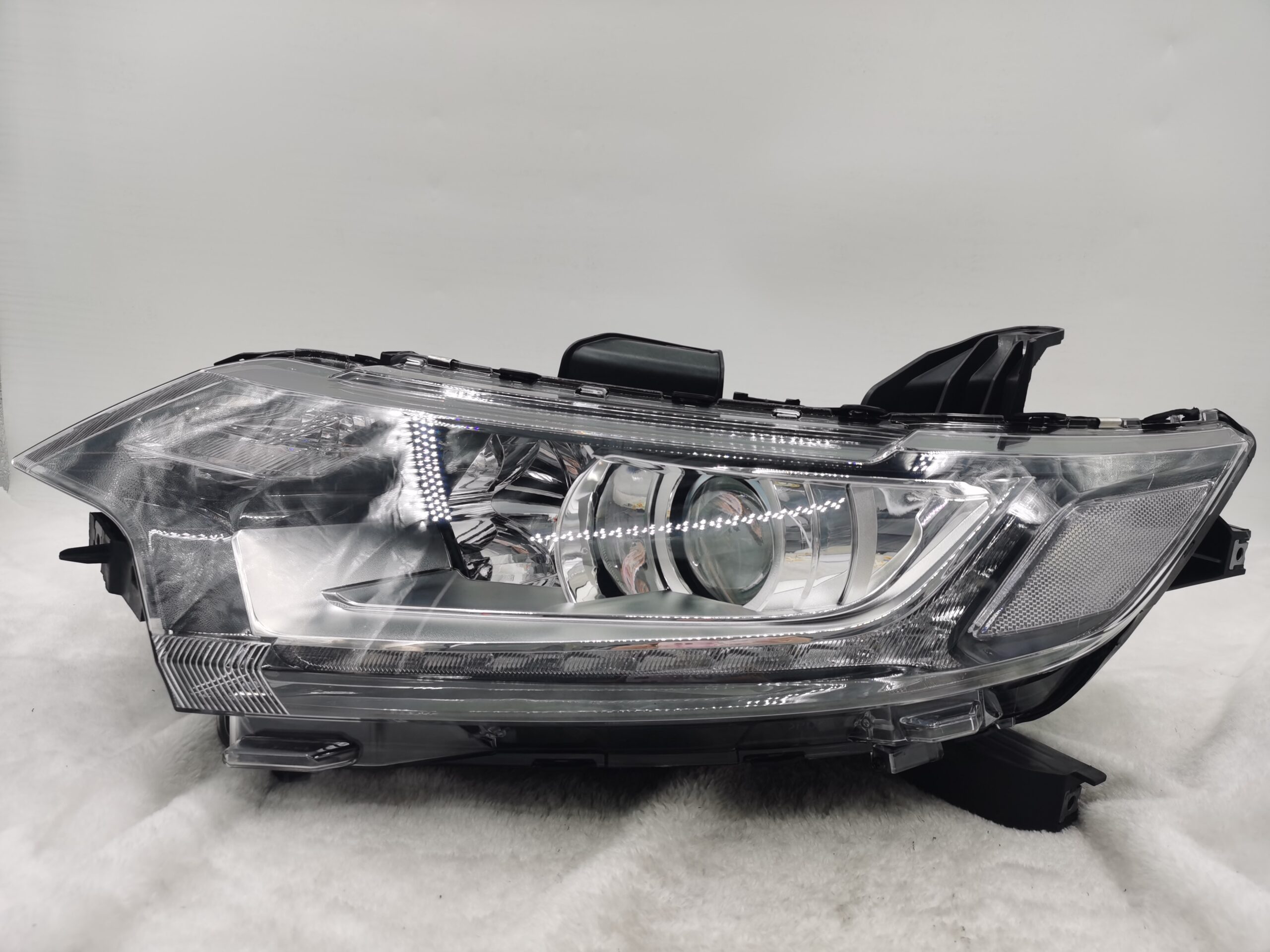 MITSUBISHI OUTLANDER 2016-2020 HALOGEN L.H.S HEADLIGHT ASSEMBLY