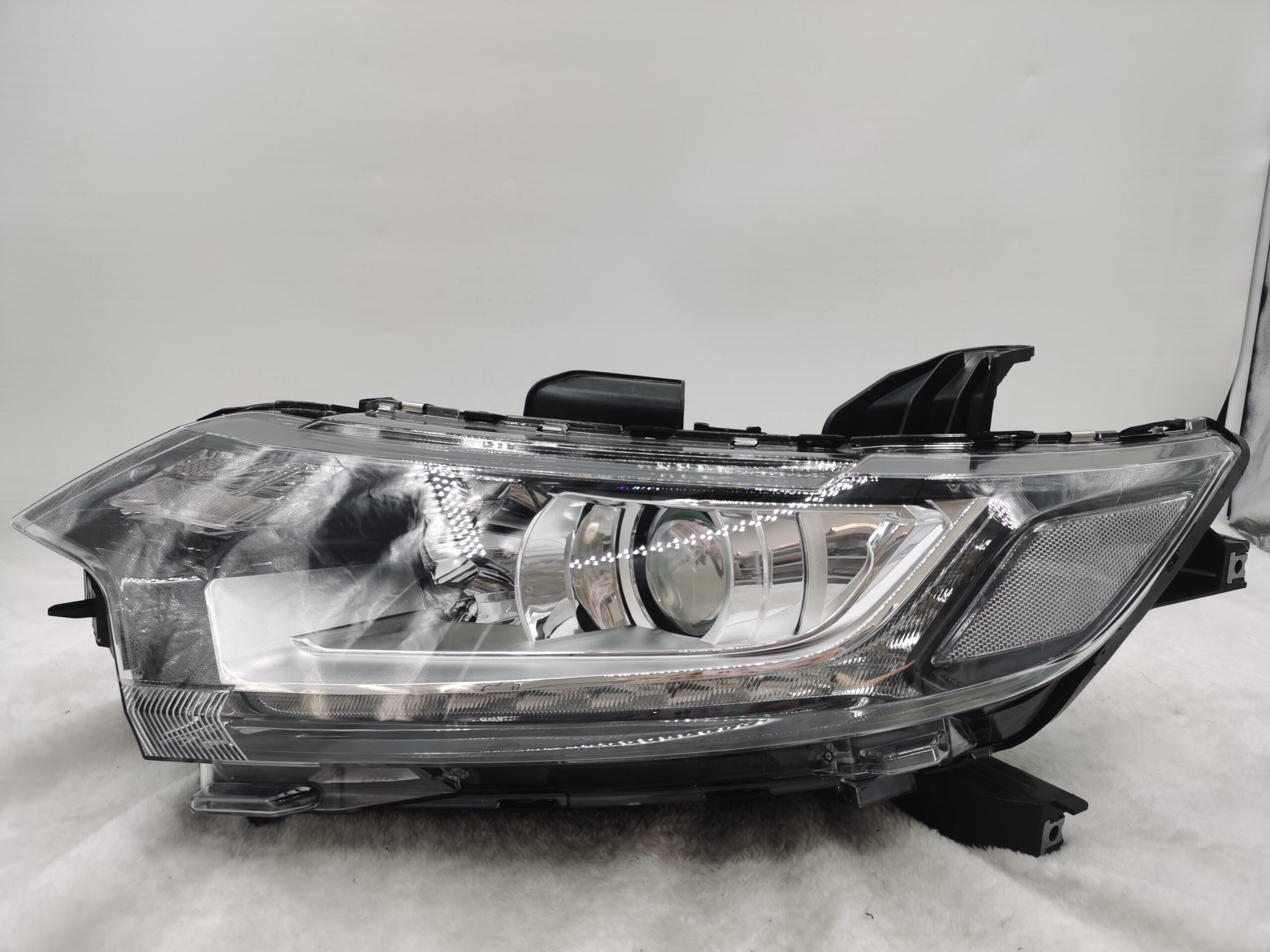 MITSUBISHI OUTLANDER 2016-2020 HALOGEN L.H.S HEADLIGHT ASSEMBLY