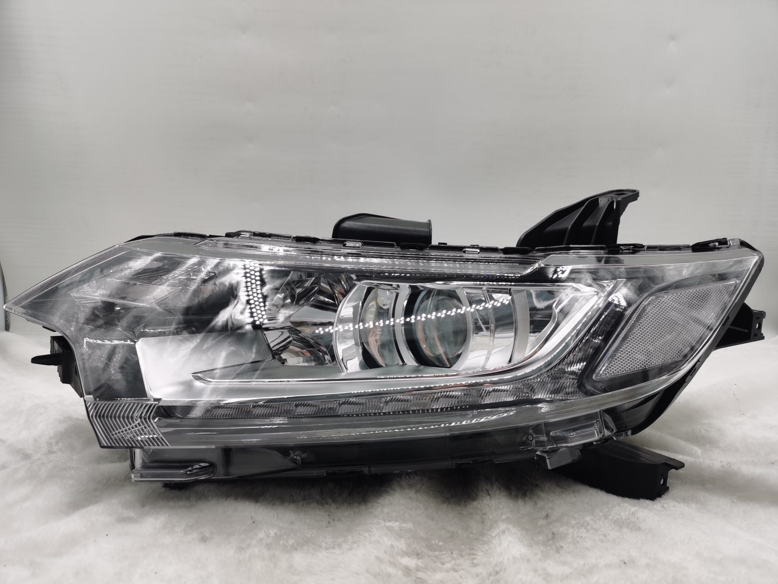 MITSUBISHI OUTLANDER 2016-2020 HALOGEN L.H.S HEADLIGHT ASSEMBLY