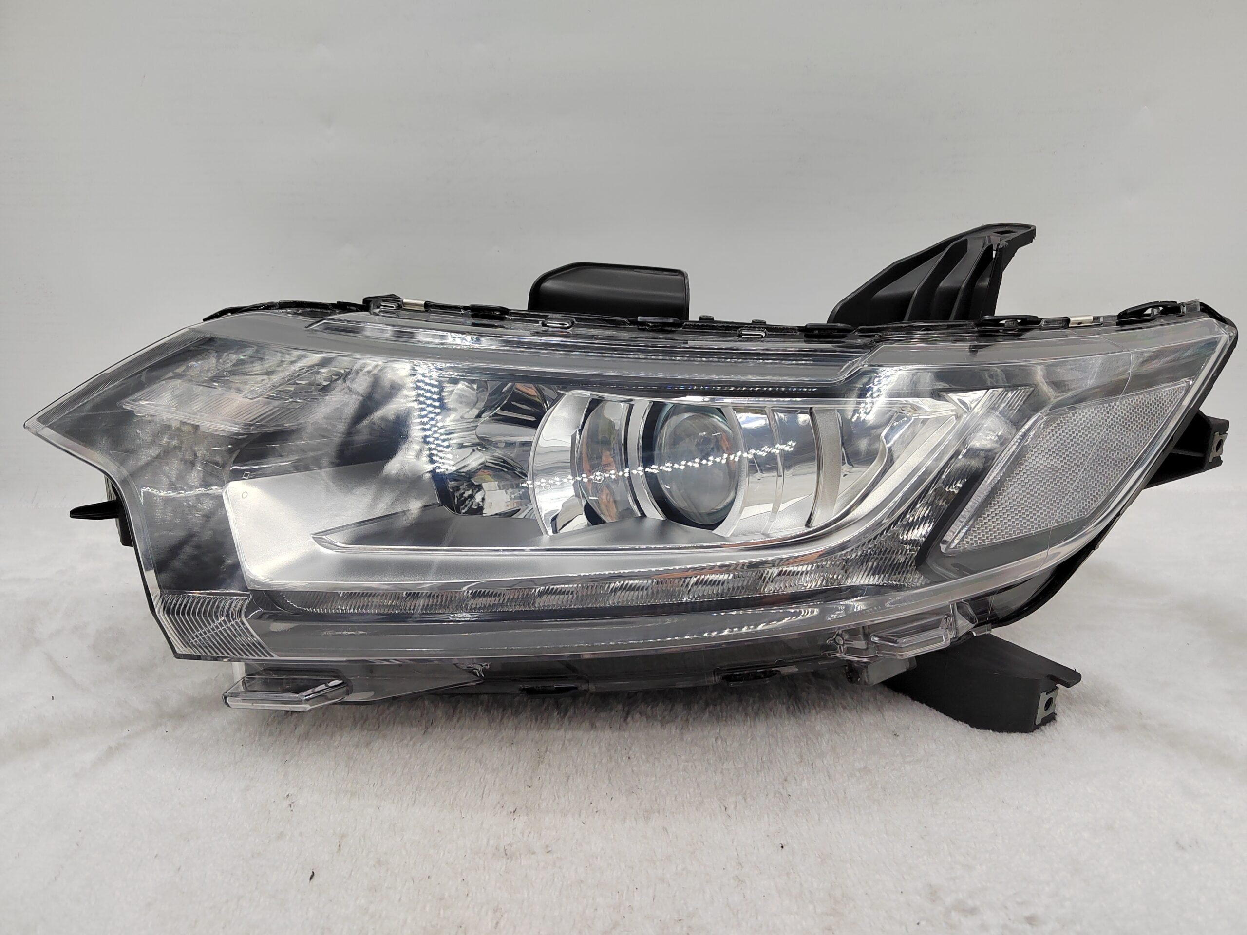 MITSUBISHI OUTLANDER 2016-2020 HALOGEN L.H.S HEADLIGHT ASSEMBLY