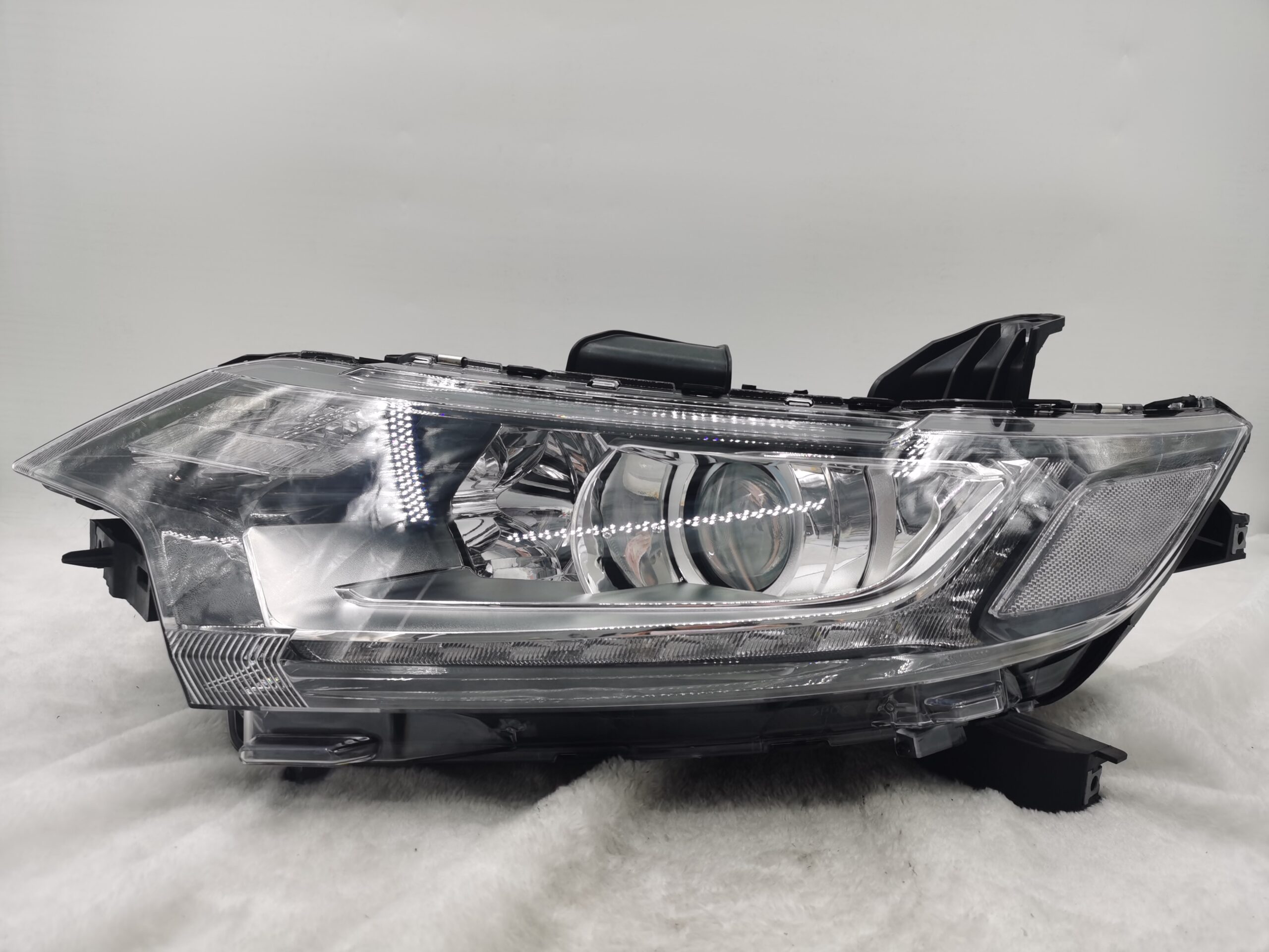 MITSUBISHI OUTLANDER 2016-2020 HALOGEN L.H.S HEADLIGHT ASSEMBLY