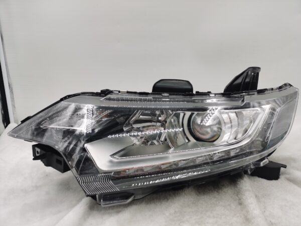 MITSUBISHI OUTLANDER 2016-2020 HALOGEN L.H.S HEADLIGHT ASSEMBLY