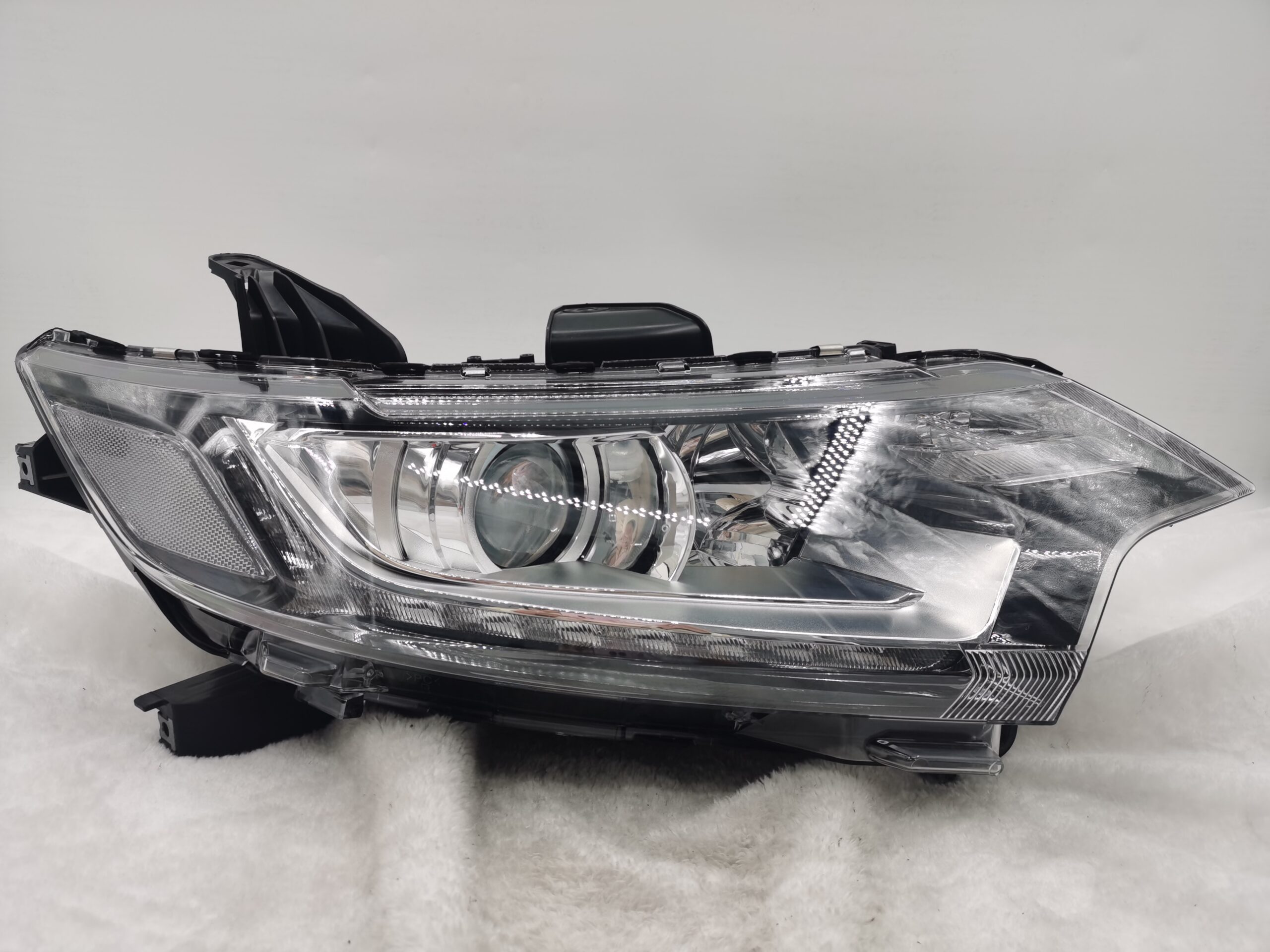 MITSUBISHI OUTLANDER 2016-2020 HALOGEN R.H.S HEADLIGHT ASSEMBLY