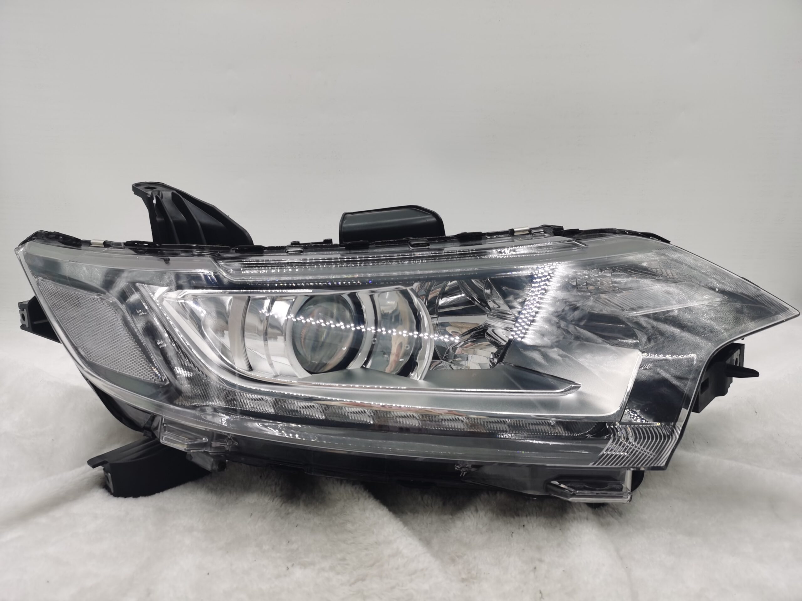 MITSUBISHI OUTLANDER 2016-2020 HALOGEN R.H.S HEADLIGHT ASSEMBLY