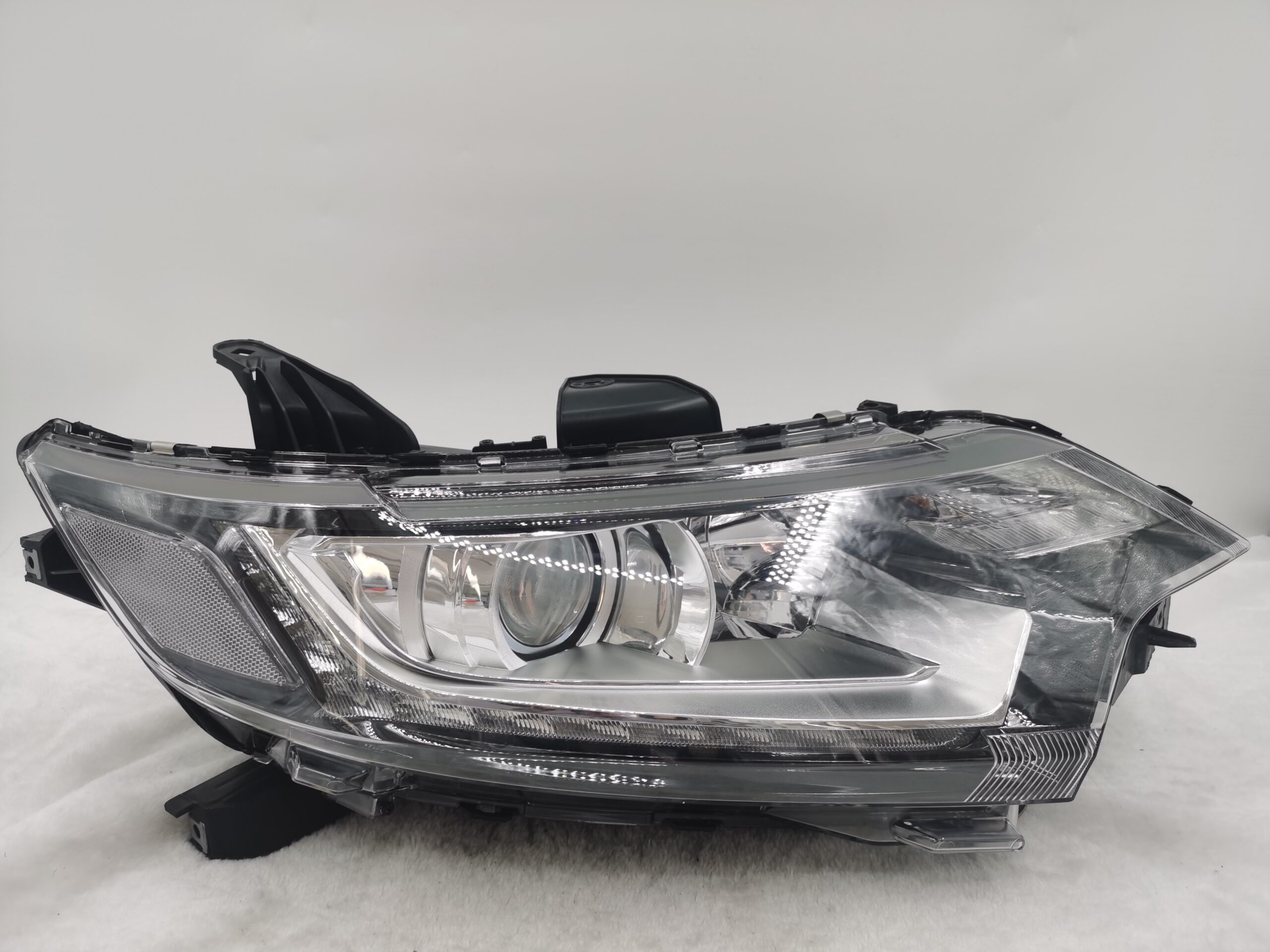 MITSUBISHI OUTLANDER 2016-2020 HALOGEN R.H.S HEADLIGHT ASSEMBLY