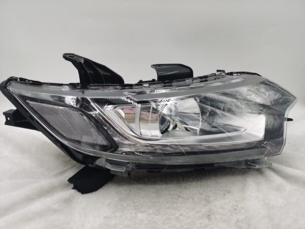 MITSUBISHI OUTLANDER 2016-2020 HALOGEN R.H.S HEADLIGHT ASSEMBLY