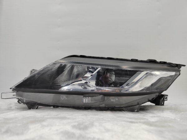 MITSUBISHI TRITON L200 2019-2023 HALOGEN L.H.S HEADLIGHT ASSEMBLY