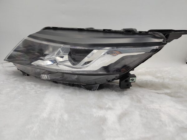 MITSUBISHI TRITON L200 2019-2023 HALOGEN L.H.S HEADLIGHT ASSEMBLY