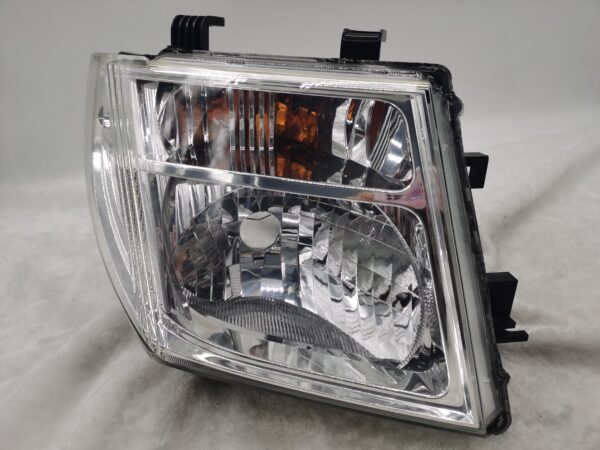 NISSAN NAVARA 2005-2009 HALOGEN R.H.S HEADLIGHT ASSEMBLY