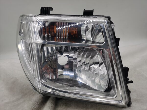 NISSAN NAVARA 2005-2009 HALOGEN R.H.S HEADLIGHT ASSEMBLY