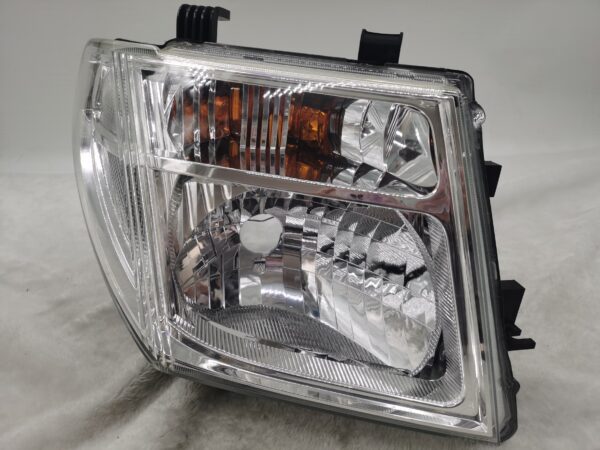 NISSAN NAVARA 2005-2009 HALOGEN R.H.S HEADLIGHT ASSEMBLY