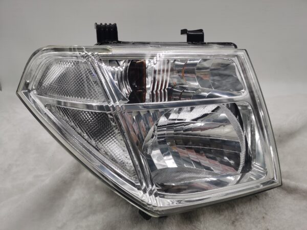 NISSAN NAVARA 2005-2009 HALOGEN R.H.S HEADLIGHT ASSEMBLY