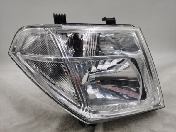 NISSAN NAVARA 2005-2009 HALOGEN R.H.S HEADLIGHT ASSEMBLY