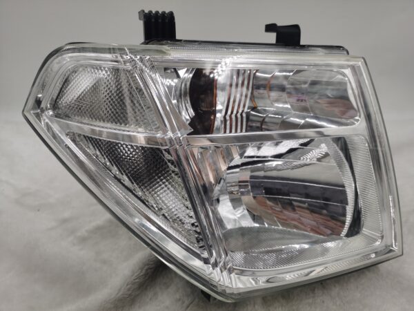 NISSAN NAVARA 2005-2009 HALOGEN R.H.S HEADLIGHT ASSEMBLY