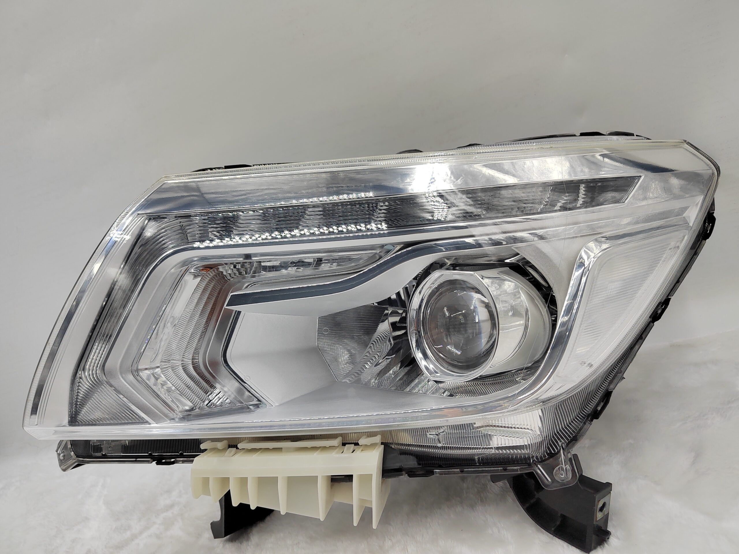 NISSAN NAVARA NP300 2015-2020 LED L.H.S HEADLIGHT ASSEMBLY