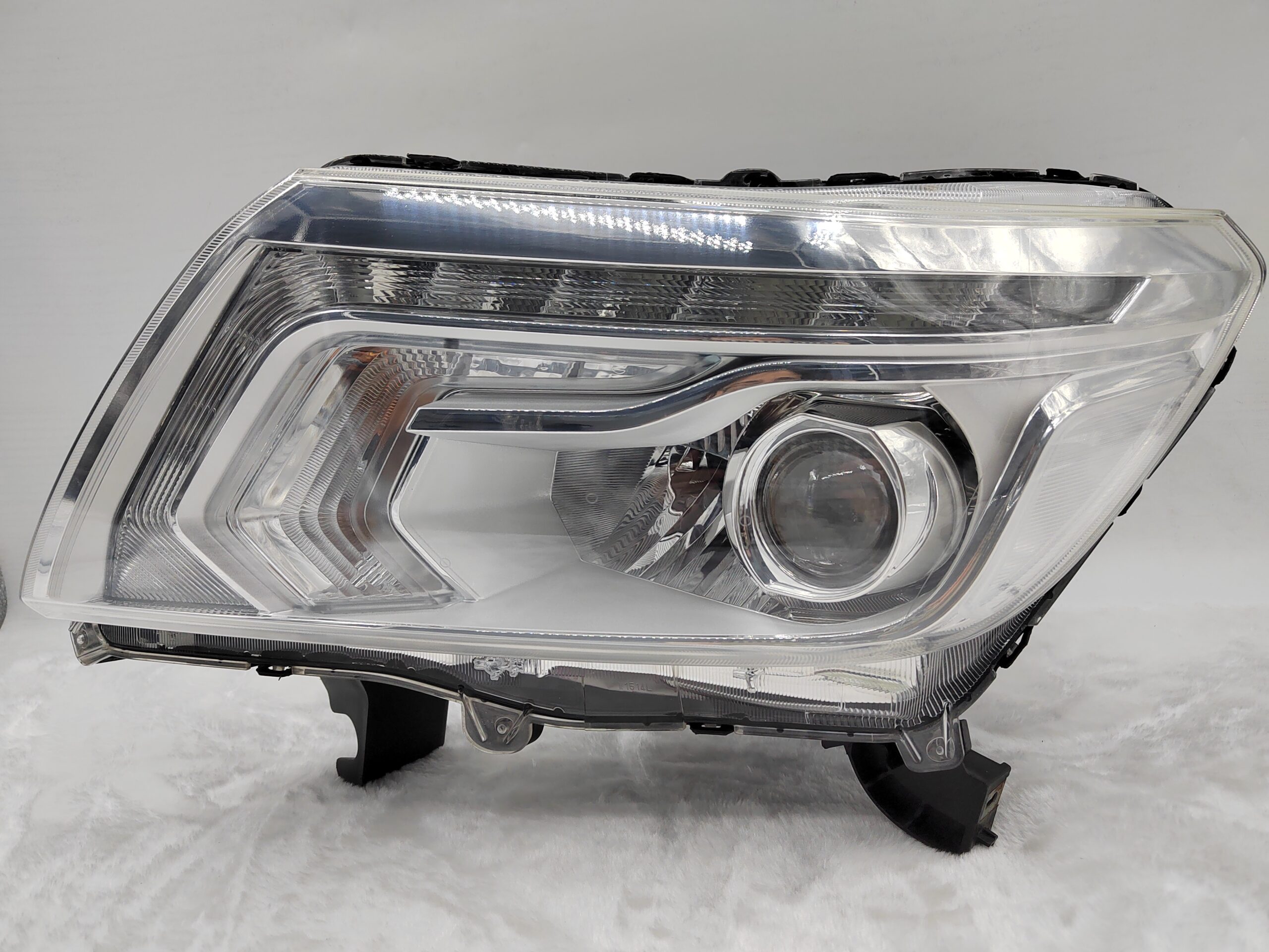 NISSAN NAVARA NP300 2015-2020 LED L.H.S HEADLIGHT ASSEMBLY