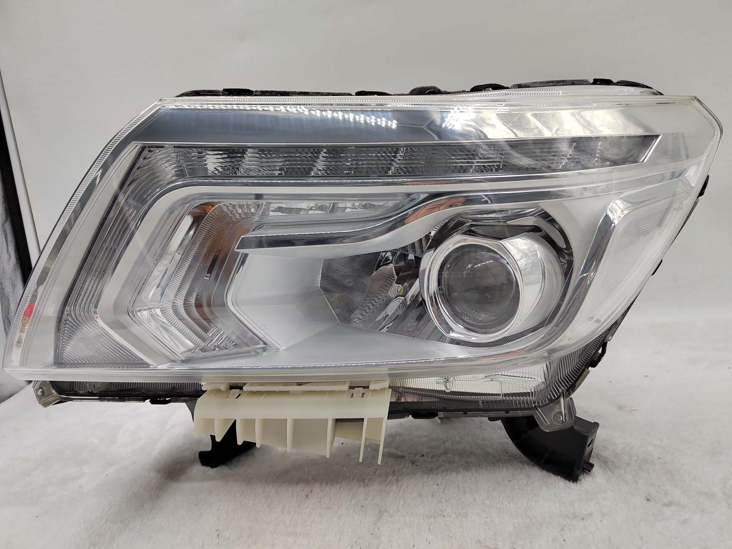 NISSAN NAVARA NP300 2015-2020 LED L.H.S HEADLIGHT ASSEMBLY