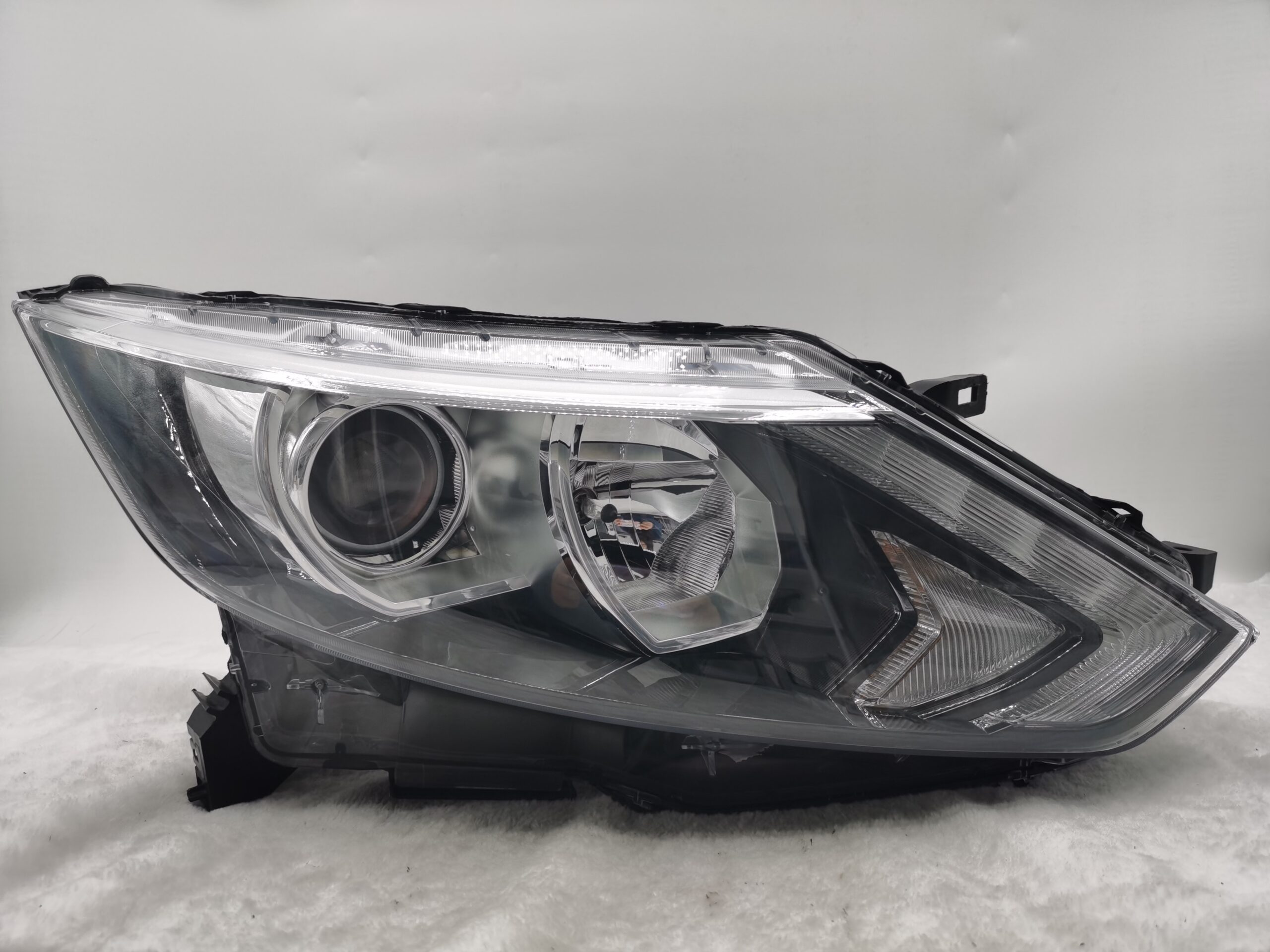 NISSAN QASHQAI J11 2014-2016 HALOGEN R.H.S HEADLIGHT ASSEMBLY