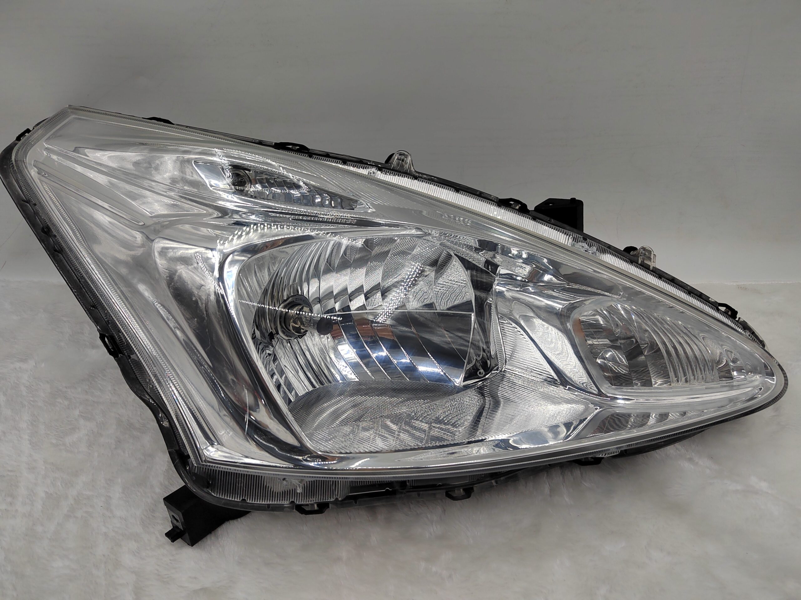 NISSAN TIIDA/PULSAR 2013-2016 HALOGEN R.H.S HEADLIGHT ASSEMBLY