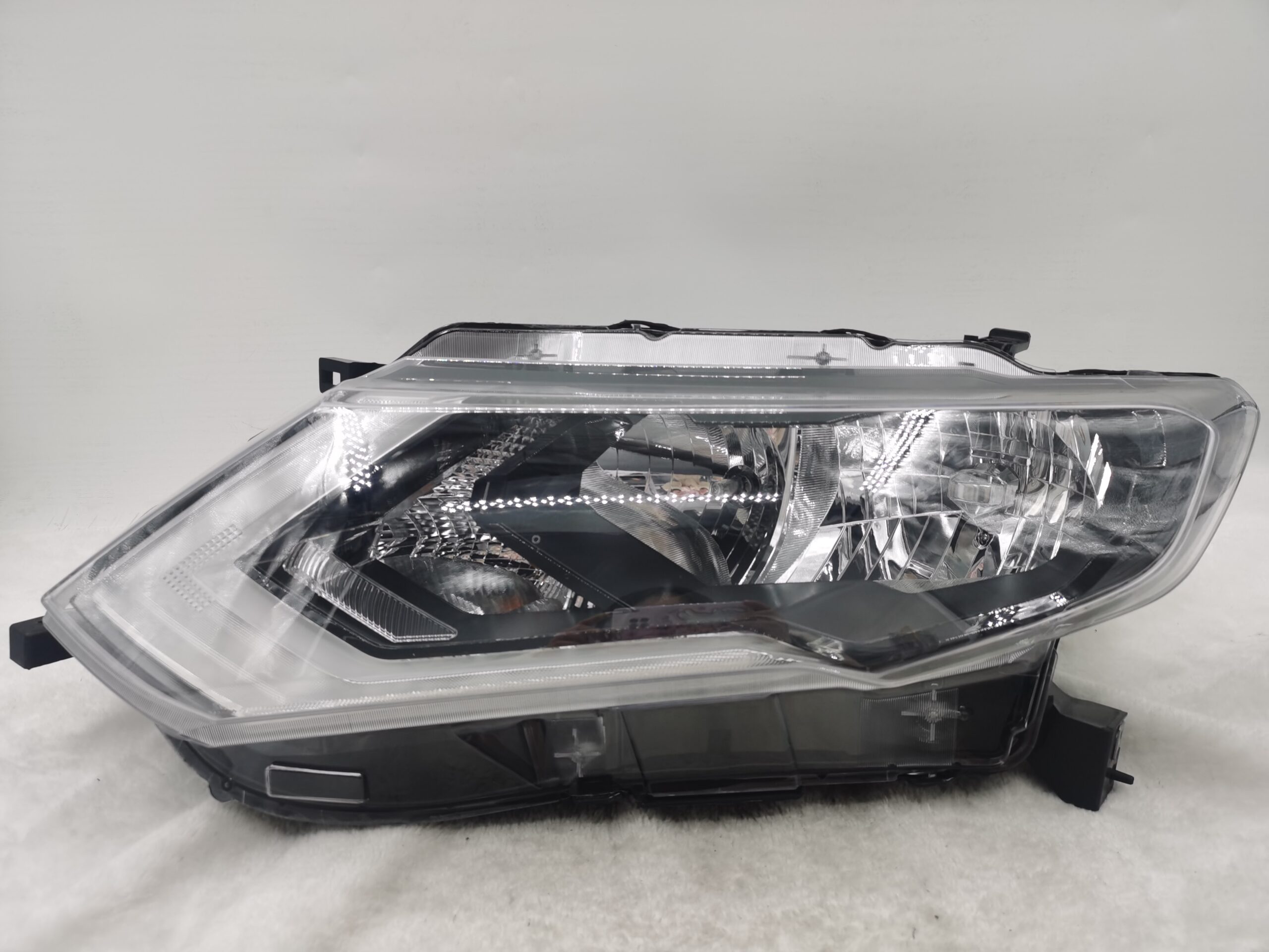 NISSAN X-TRAIL T32 2017-2020 HALOGEN L.H.S HEADLIGHT ASSEMBLY