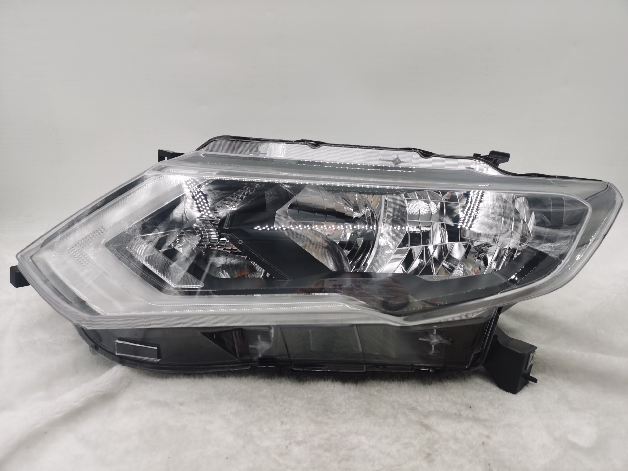 NISSAN X-TRAIL T32 2017-2020 HALOGEN L.H.S HEADLIGHT ASSEMBLY