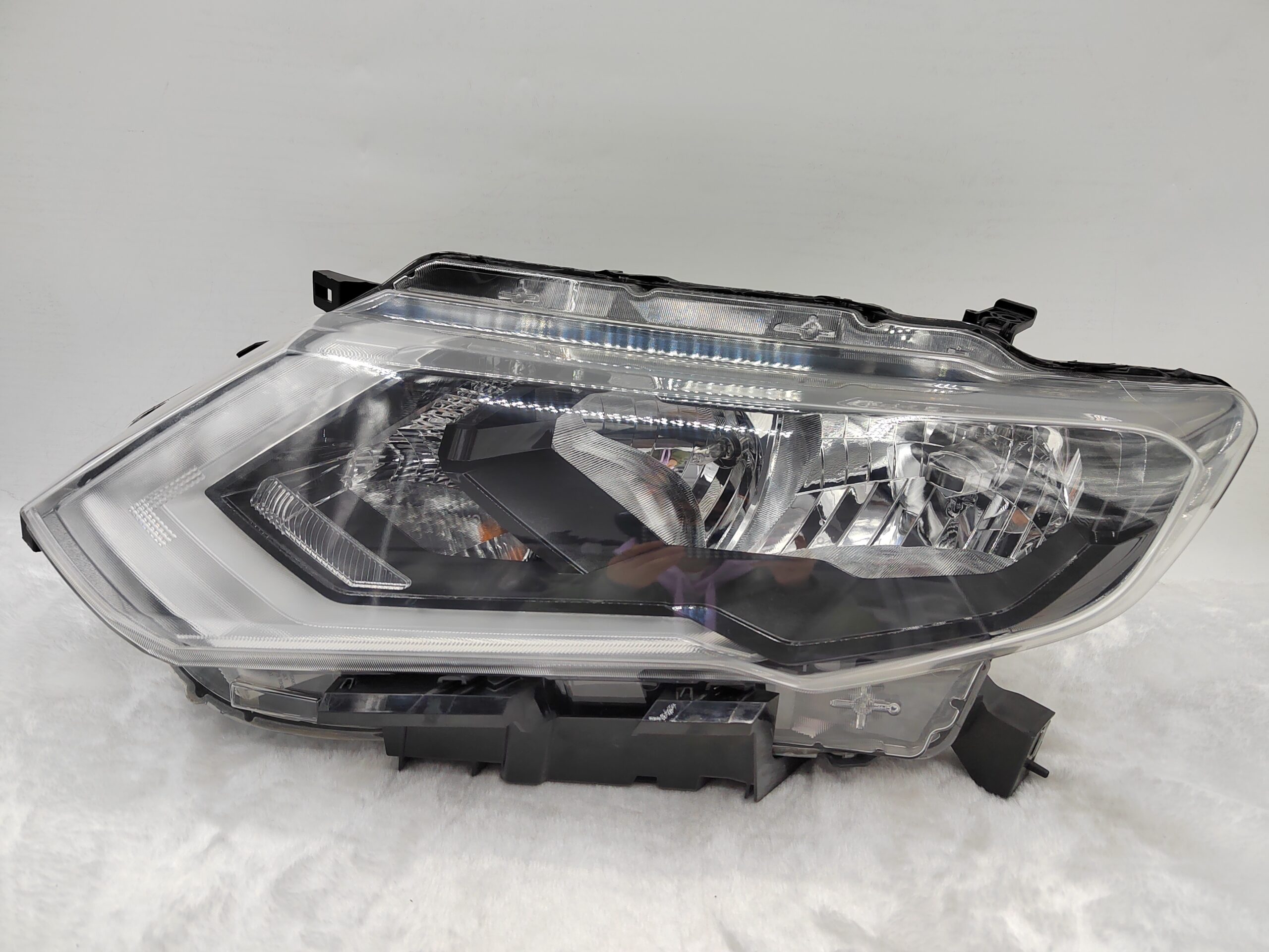 NISSAN X-TRAIL T32 2017-2020 HALOGEN L.H.S HEADLIGHT ASSEMBLY