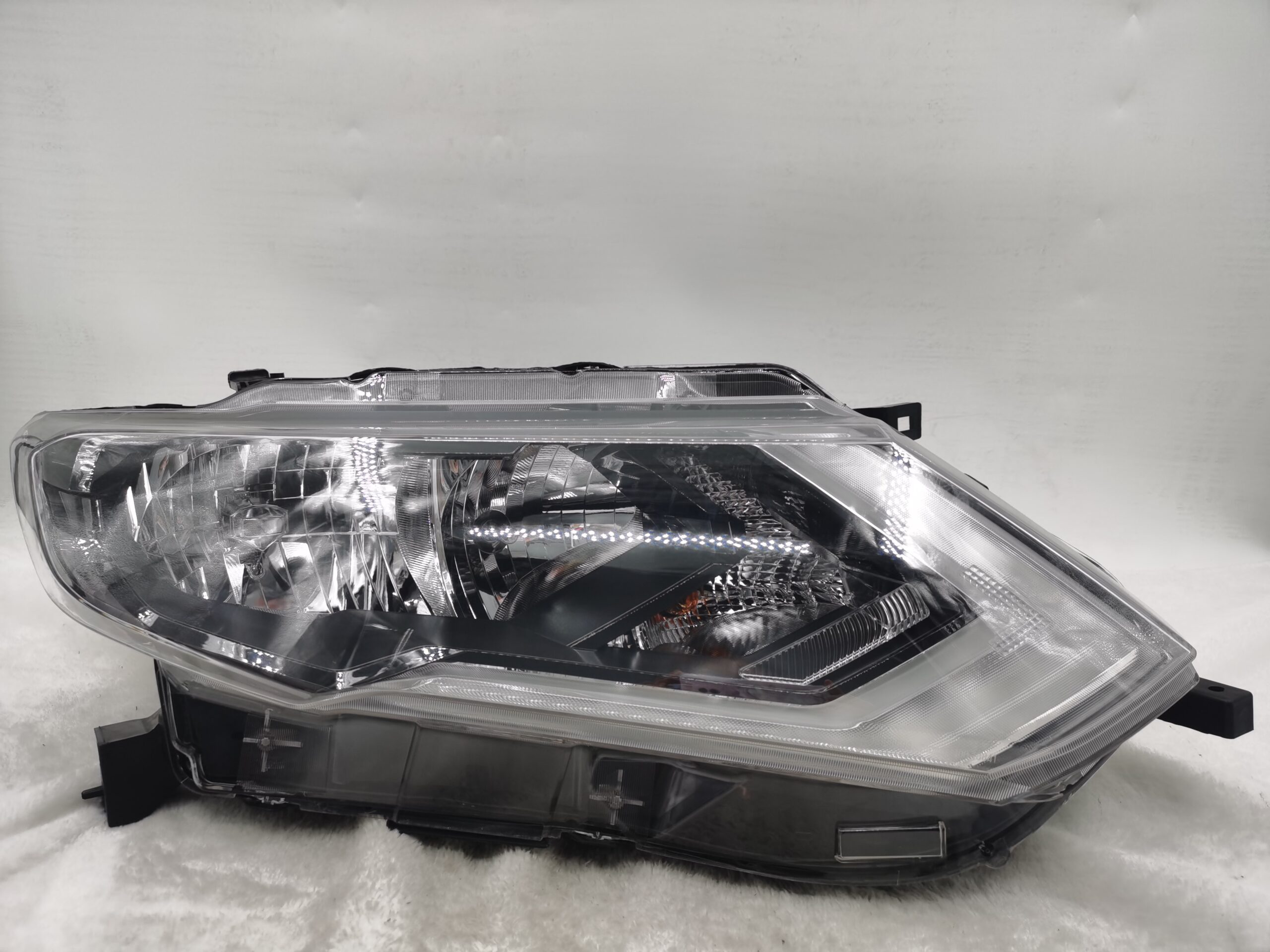 NISSAN X-TRAIL T32 2017-2020 HALOGEN R.H.S HEADLIGHT ASSEMBLY