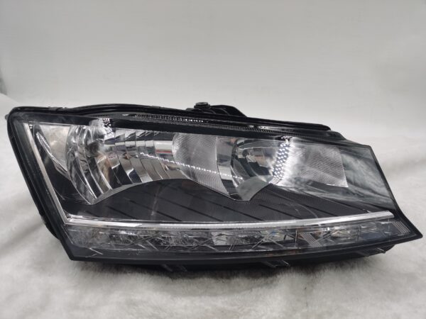 SKODA FABIA 2018-2020 HALOGEN R.H.S HEADLIGHT ASSEMBLY