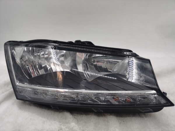 SKODA FABIA 2018-2020 HALOGEN R.H.S HEADLIGHT ASSEMBLY