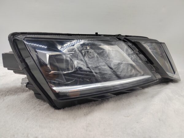 SKODA OCTAVIA III 2017-2019 LED  R.H.S HEADLIGHT ASSEMBLY