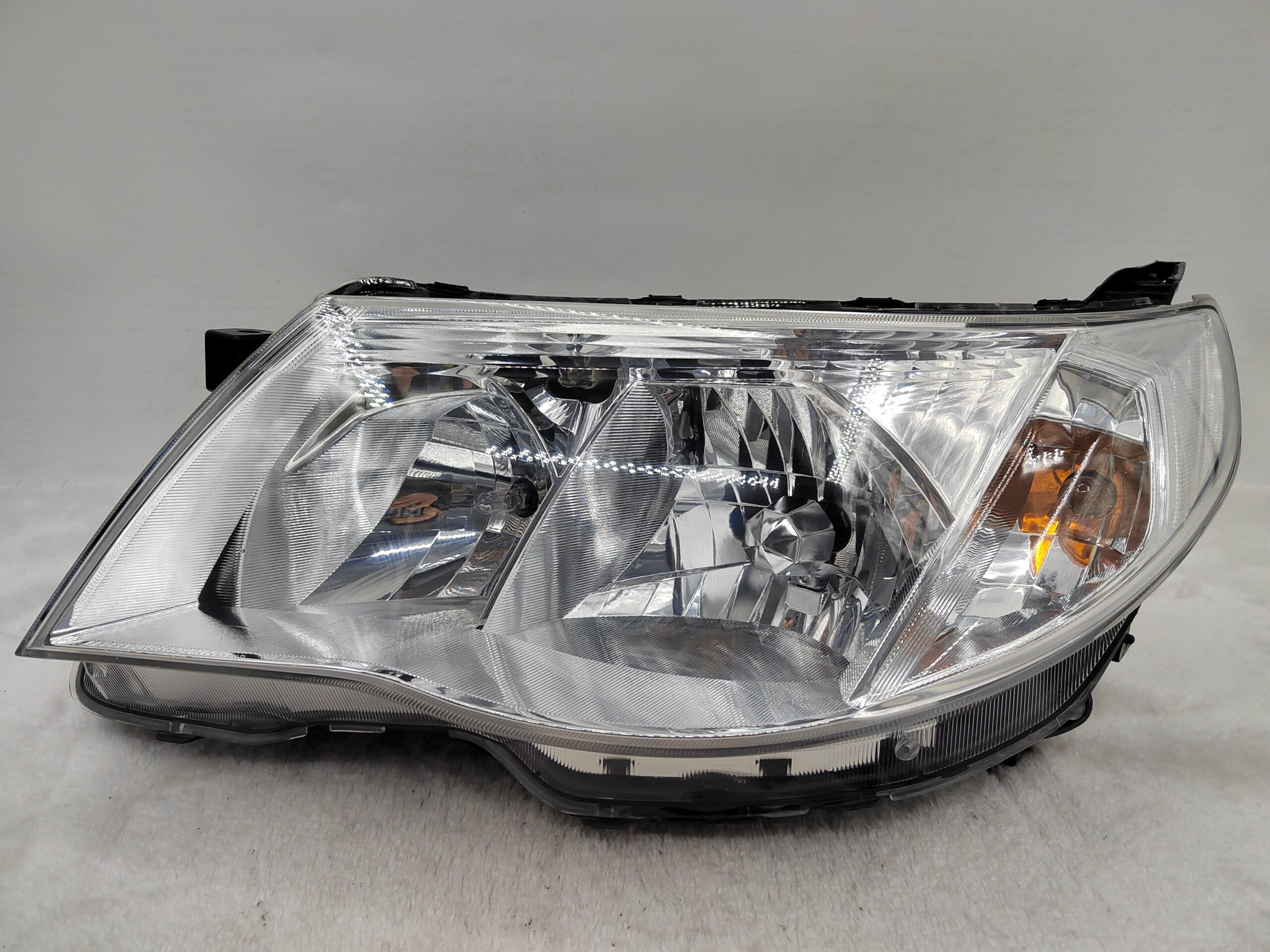 SUBARU FORESTER 2009-2012 HALOGEN L.H.S HEADLIGHT ASSEMBLY