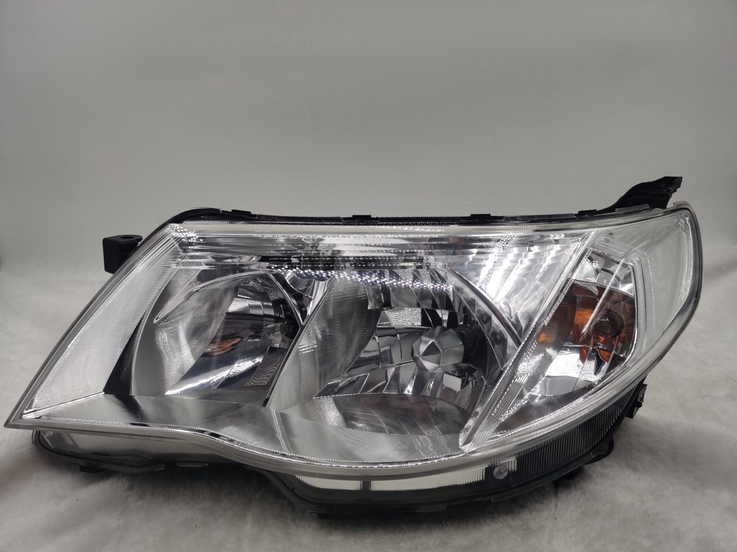 SUBARU FORESTER 2009-2012 HALOGEN L.H.S HEADLIGHT ASSEMBLY