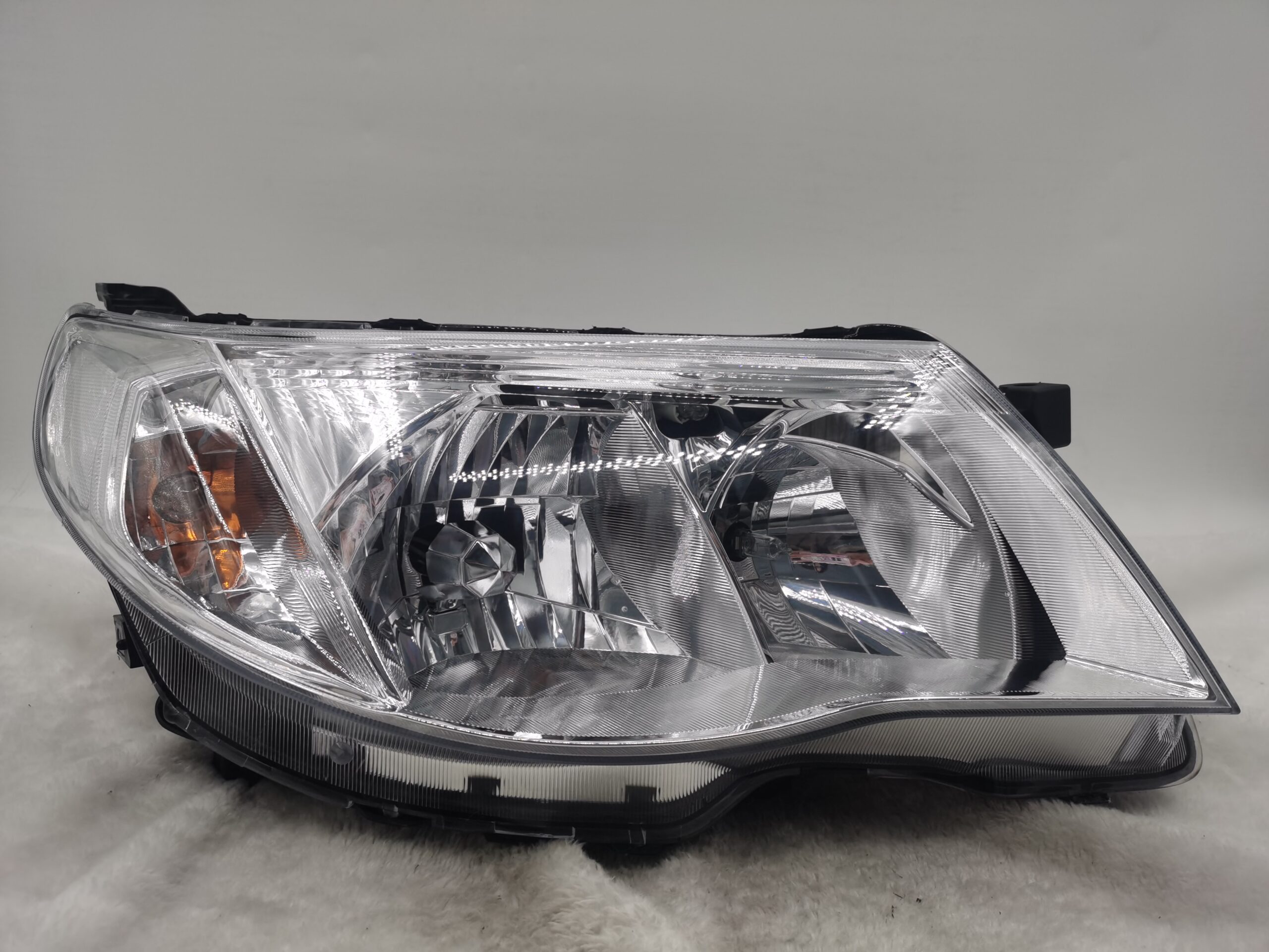 SUBARU FORESTER 2009-2012 HALOGEN R.H.S HEADLIGHT ASSEMBLY