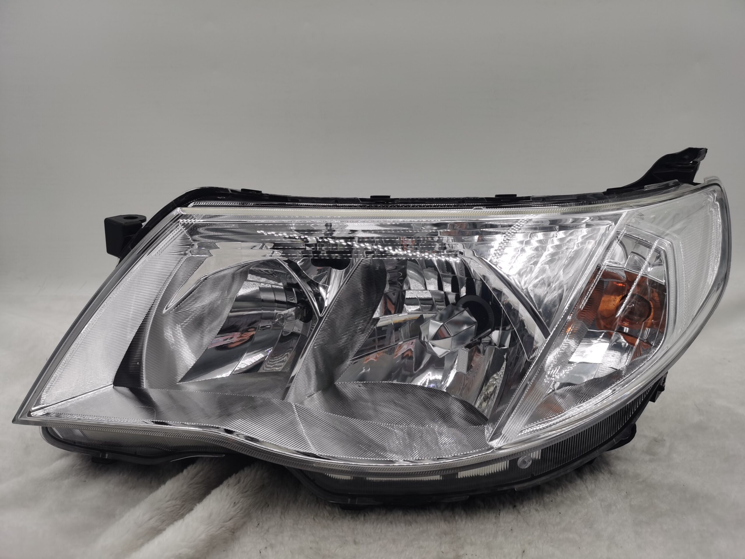 SUBARU FORESTER 2009-2012 XENON L.H.S HEADLIGHT ASSEMBLY