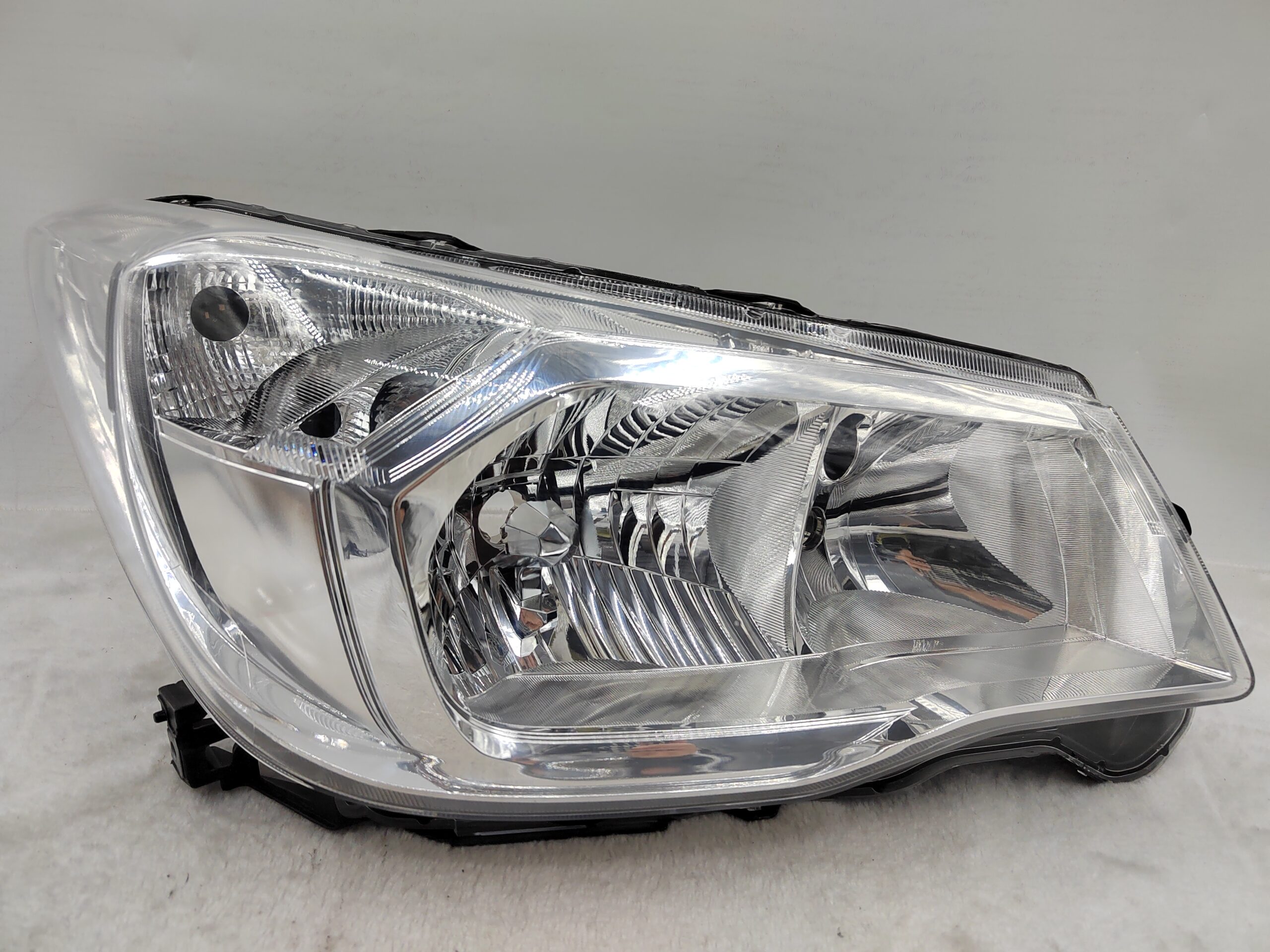 SUBARU FORESTER 2013-2015 HALOGEN R.H.S HEADLIGHT ASSEMBLY