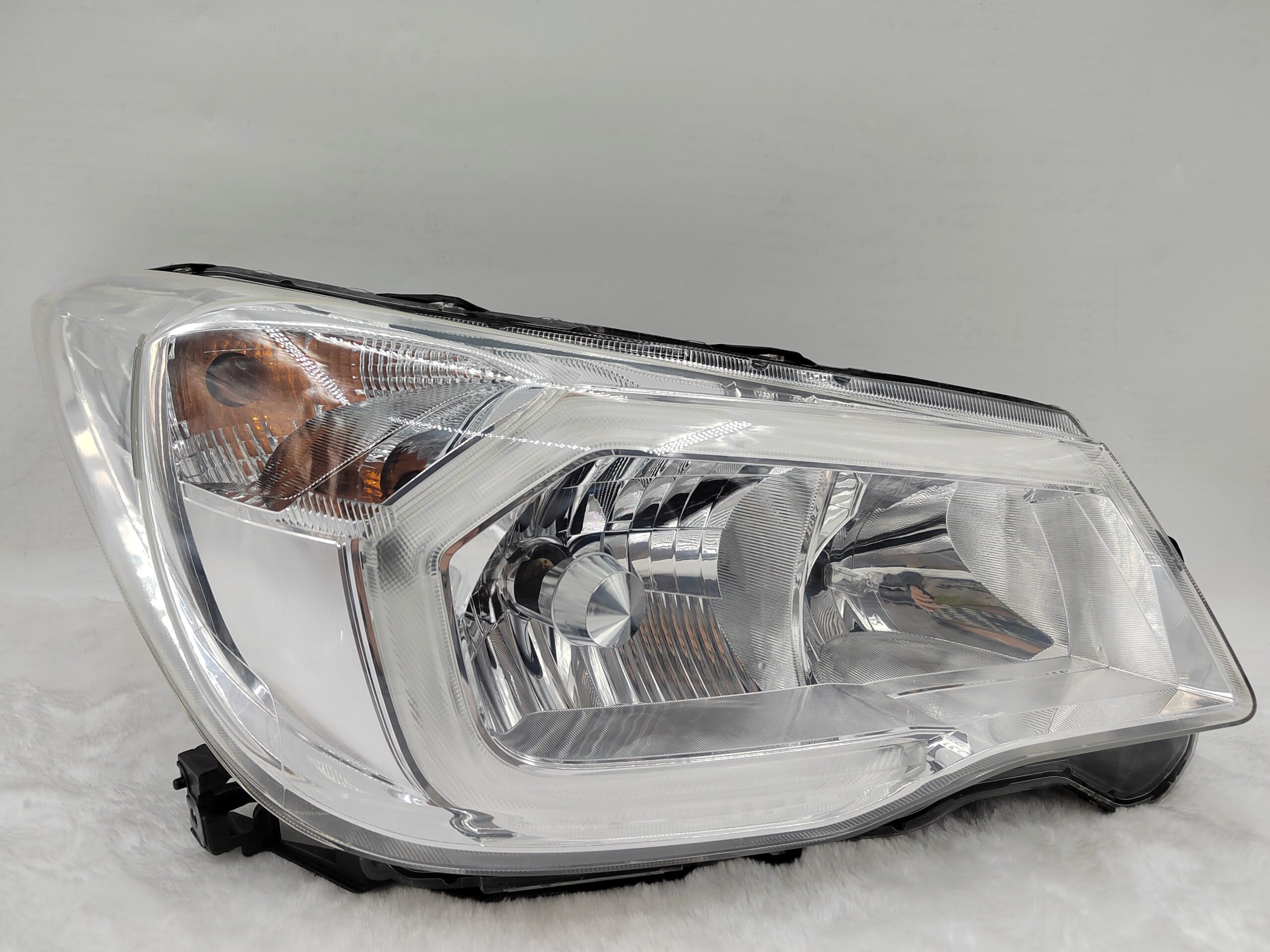 SUBARU FORESTER 2013-2015 XENON R.H.S HEADLIGHT ASSEMBLY