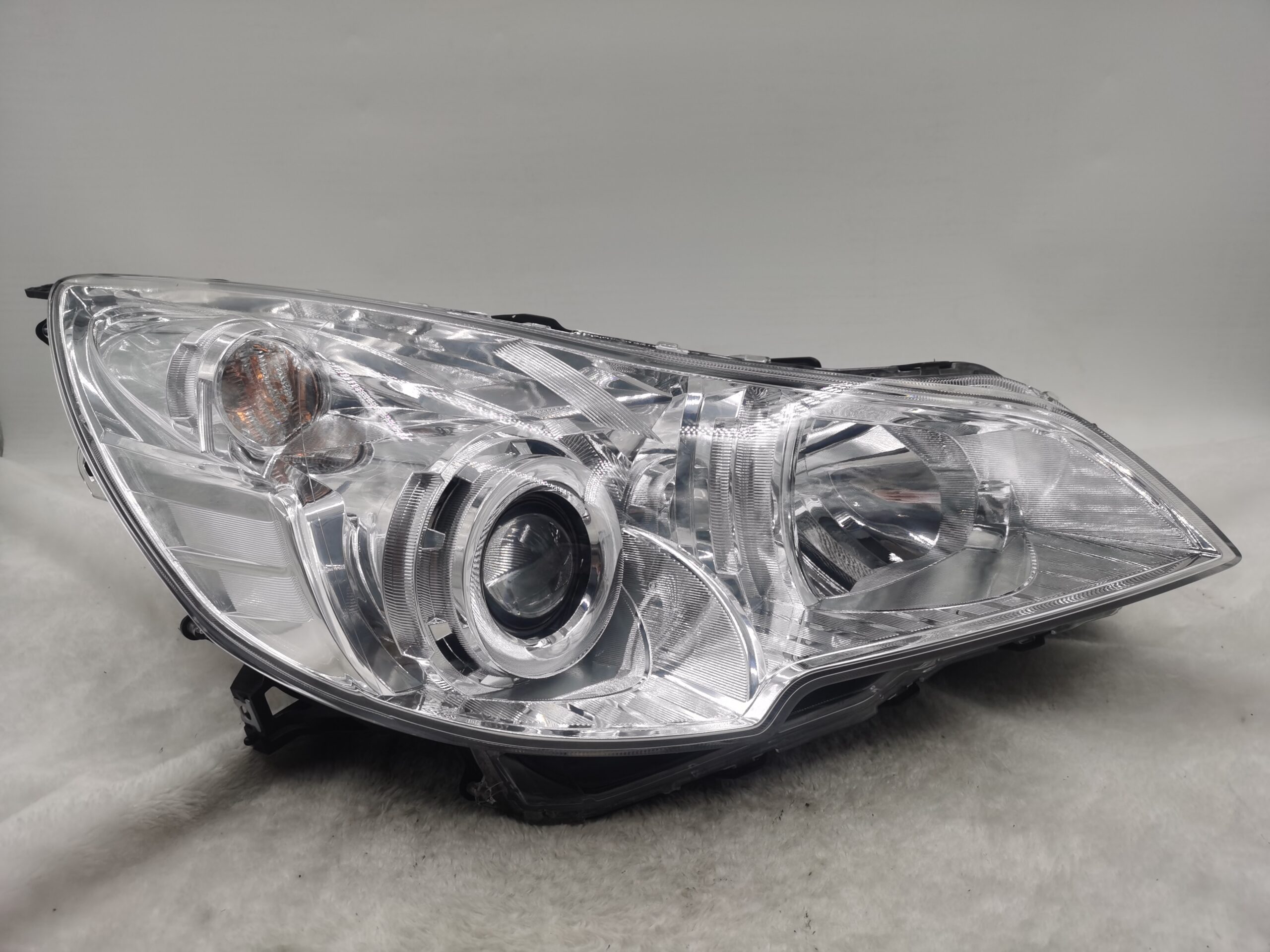 SUBARU OUTBACK 2010-2012 HALOGEN R.H.S HEADLIGHT ASSEMBLY