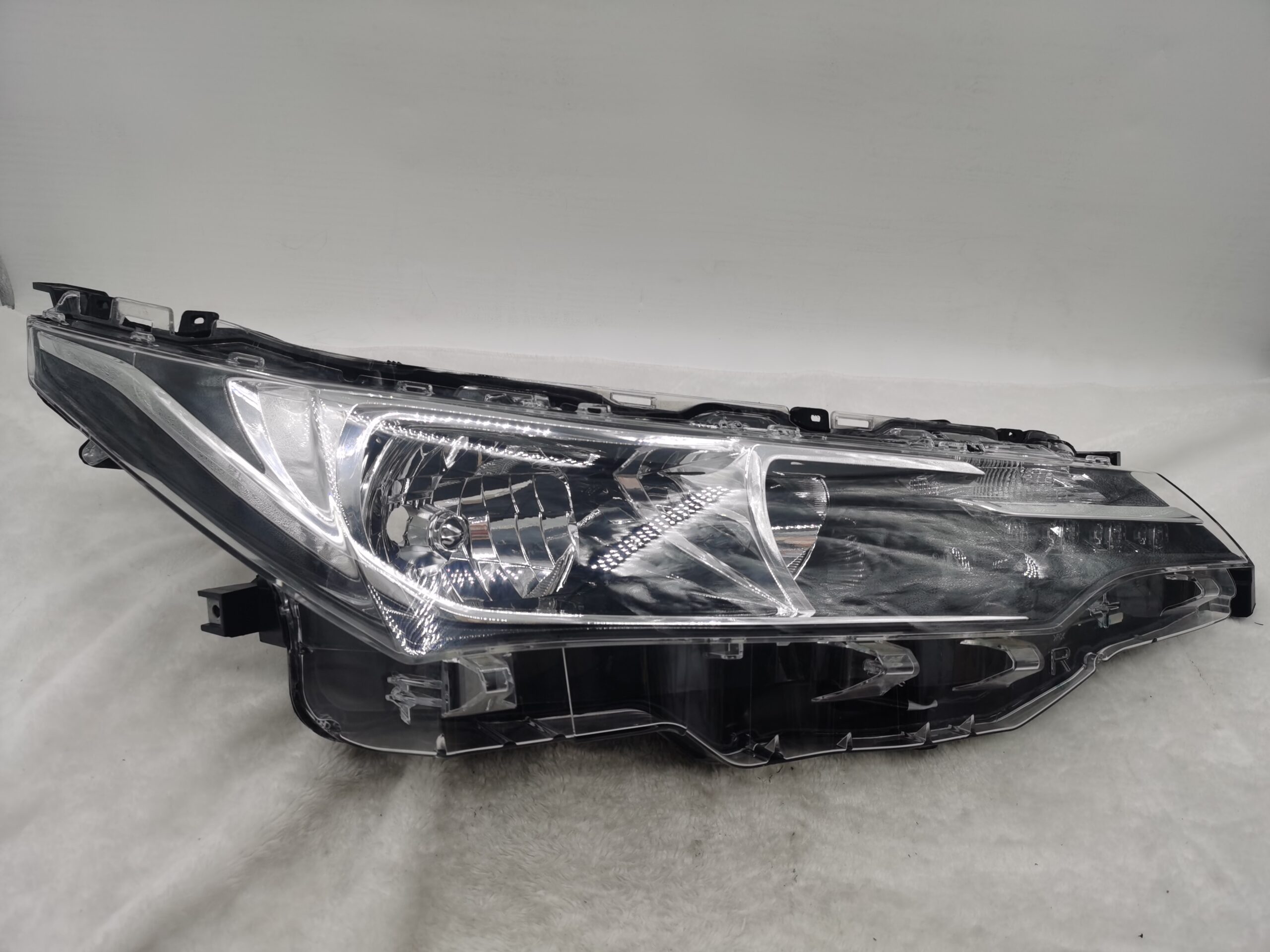 TOYOTA COROLLA 2017-2018 HALOGEN R.H.S HEADLIGHT ASSEMBLY