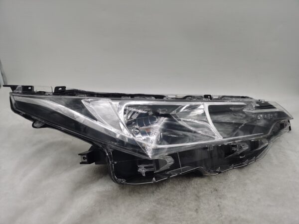 TOYOTA COROLLA 2017-2018 HALOGEN R.H.S HEADLIGHT ASSEMBLY