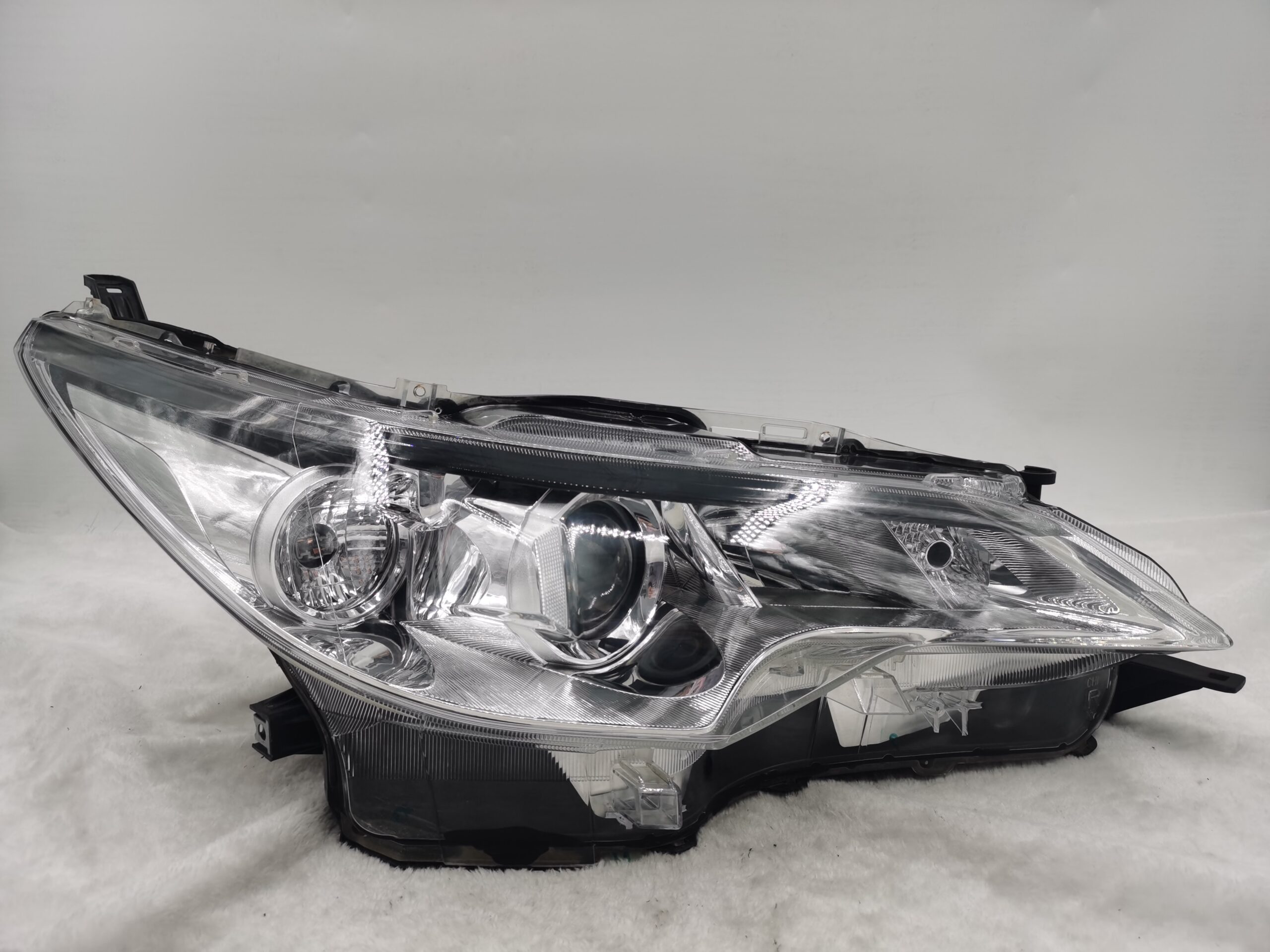 TOYOTA FORTUNER 2 AN160 2016-2020 HALOGEN R.H.S HEADLIGHT ASSEMBLY