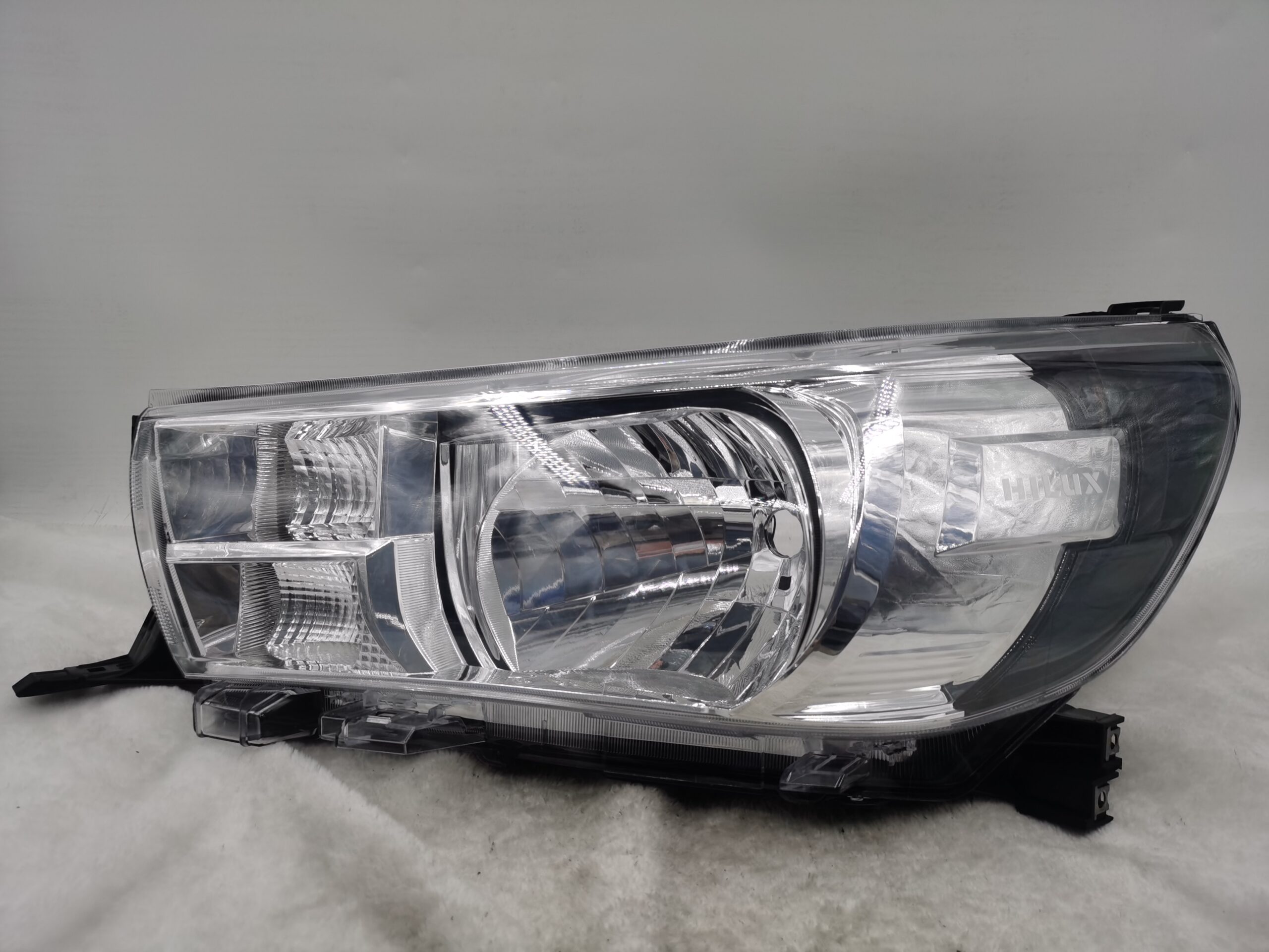 TOYOTA HILUX REVO 2015-2019 HALOGEN L.H.S HEADLIGHT ASSEMBLY