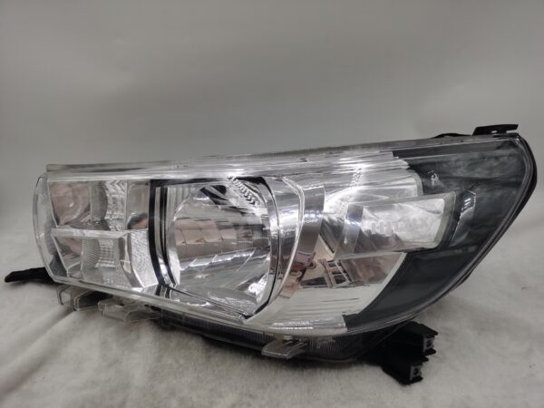 TOYOTA HILUX REVO 2015-2019 HALOGEN L.H.S HEADLIGHT ASSEMBLY